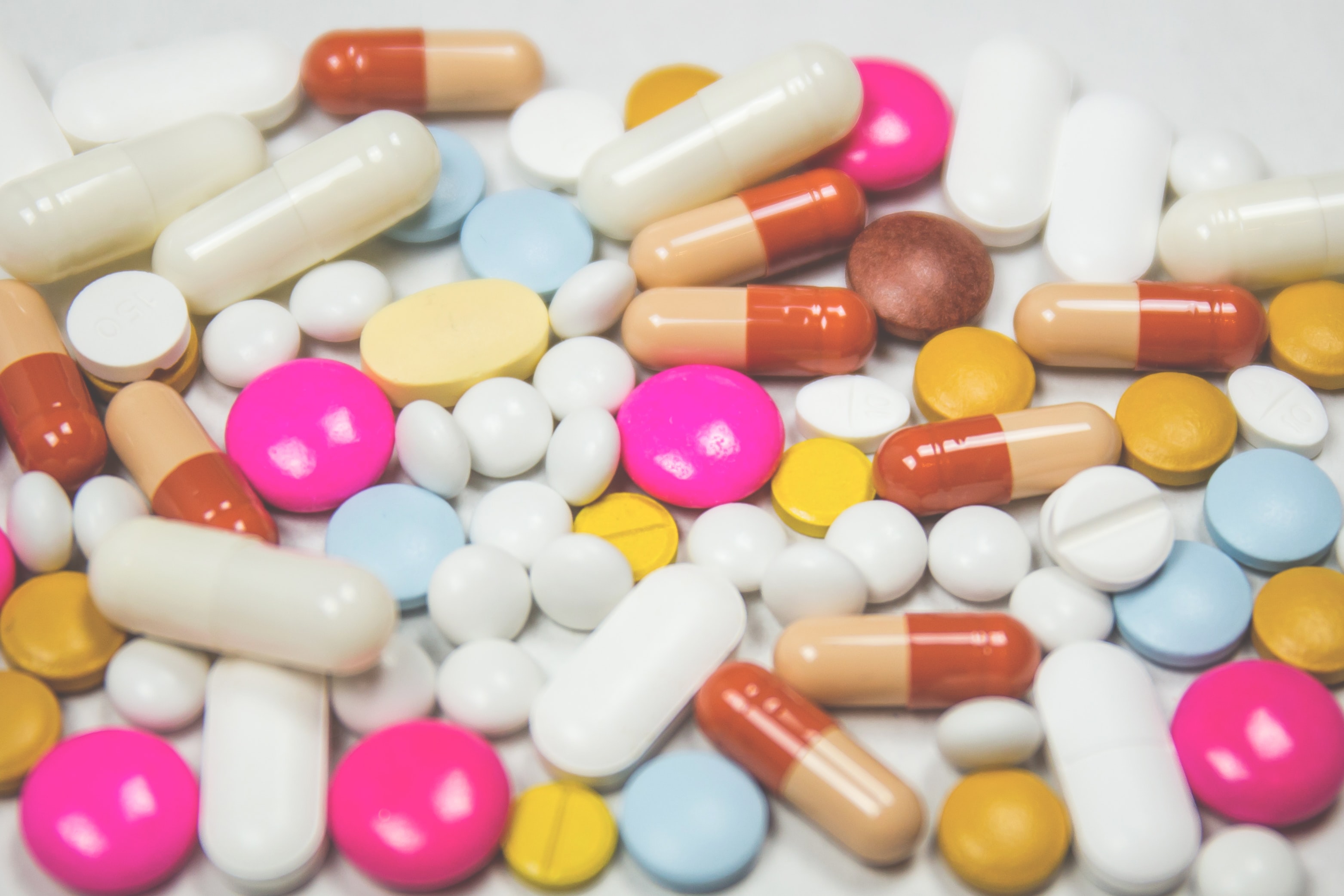 Užívání léků s ibuprofenem a paracetamolem s ohledem na výskyt nemoci COVID-19